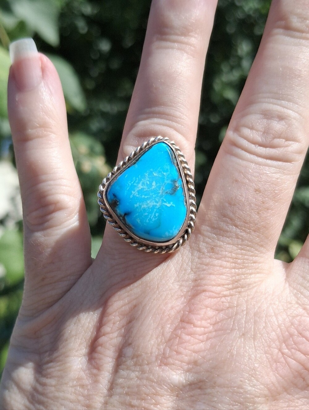 1970's Unmarked Navajo Style Bench Made Sterling Silver & Kingman Turquoise Ring - Picture 6 of 8